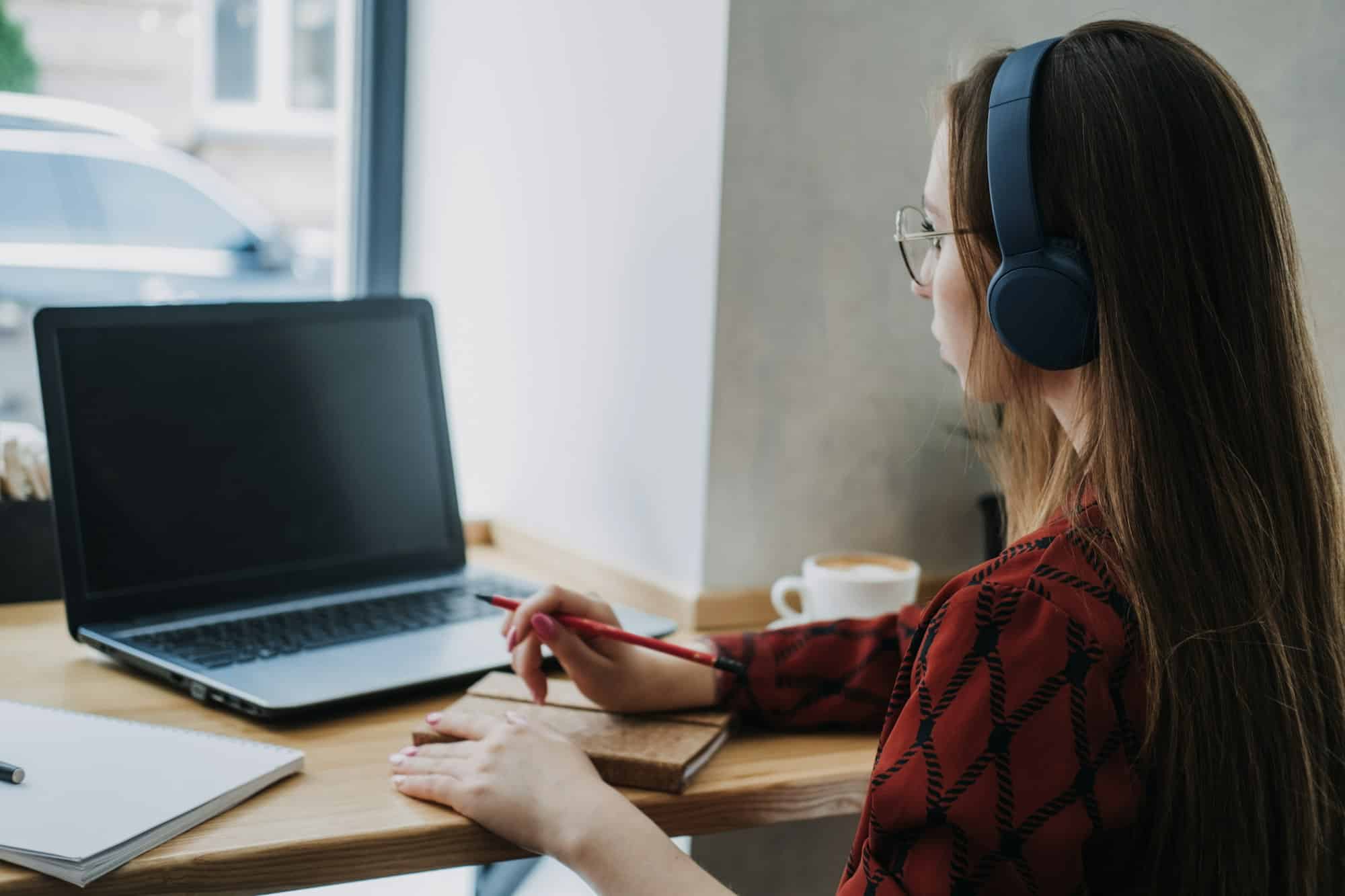 Read more about the article Offshore Accounting vs Outsourcing: Strategic Choices for Business Growth